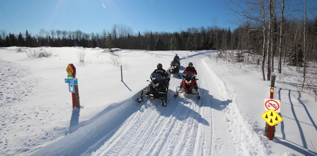 Snowmobilers in the Kamouraska area in Bas-Saint-Laurent